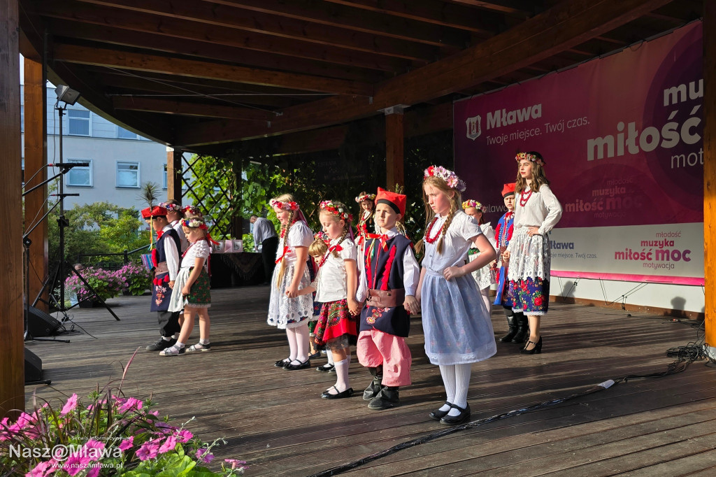 Zawkrzanie zachwycają publiczność na koncercie w Mławie