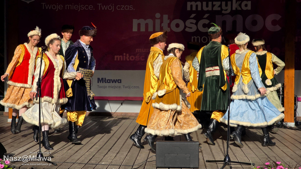 Zawkrzanie zachwycają publiczność na koncercie w Mławie