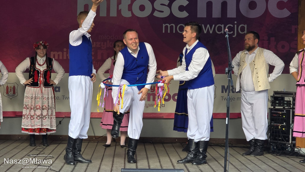 Zawkrzanie zachwycają publiczność na koncercie w Mławie