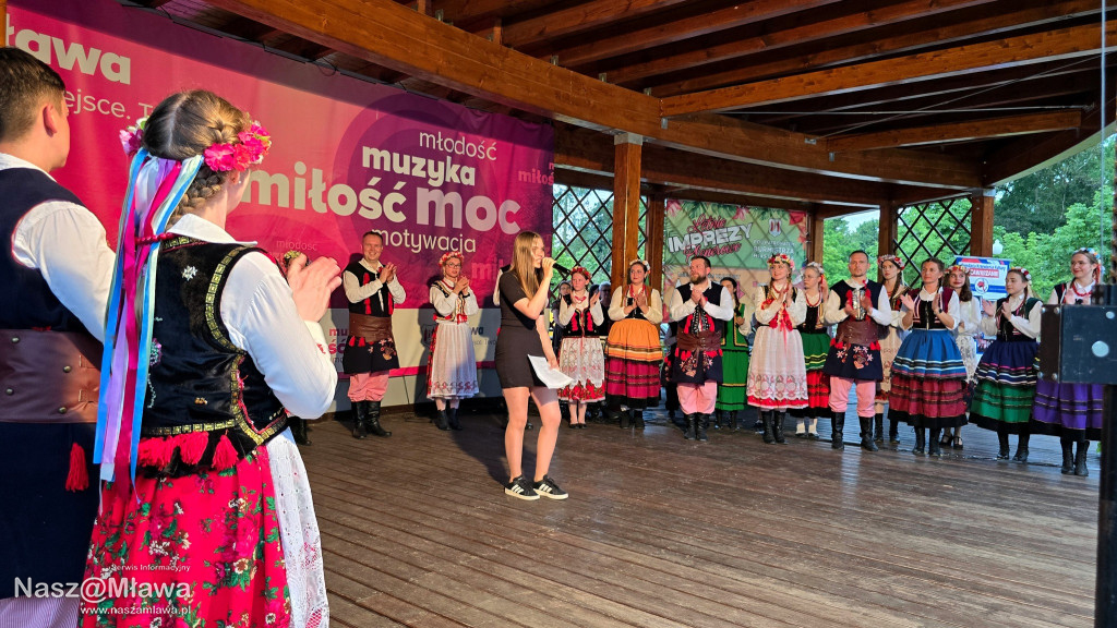 Zawkrzanie zachwycają publiczność na koncercie w Mławie