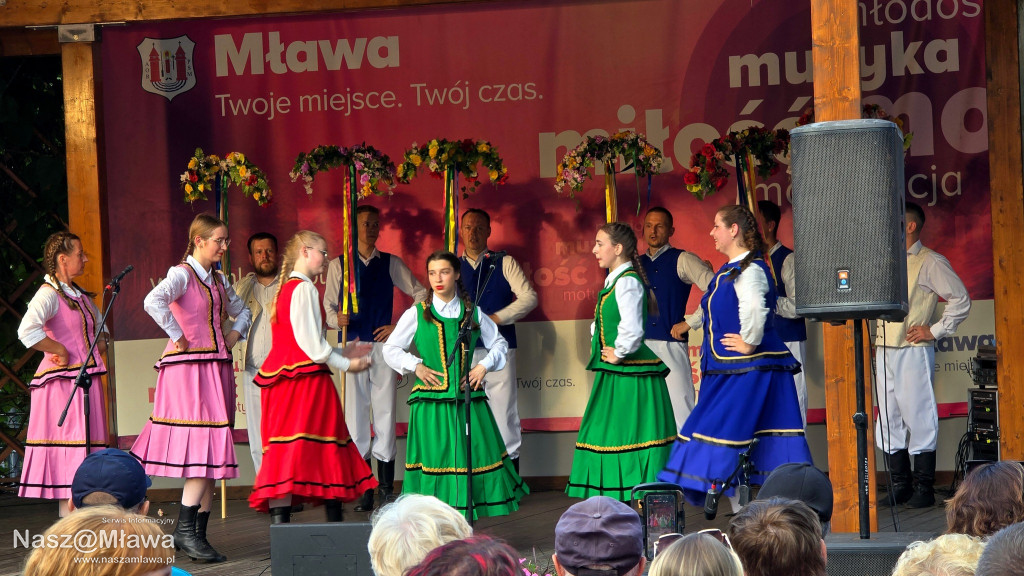 Zawkrzanie zachwycają publiczność na koncercie w Mławie