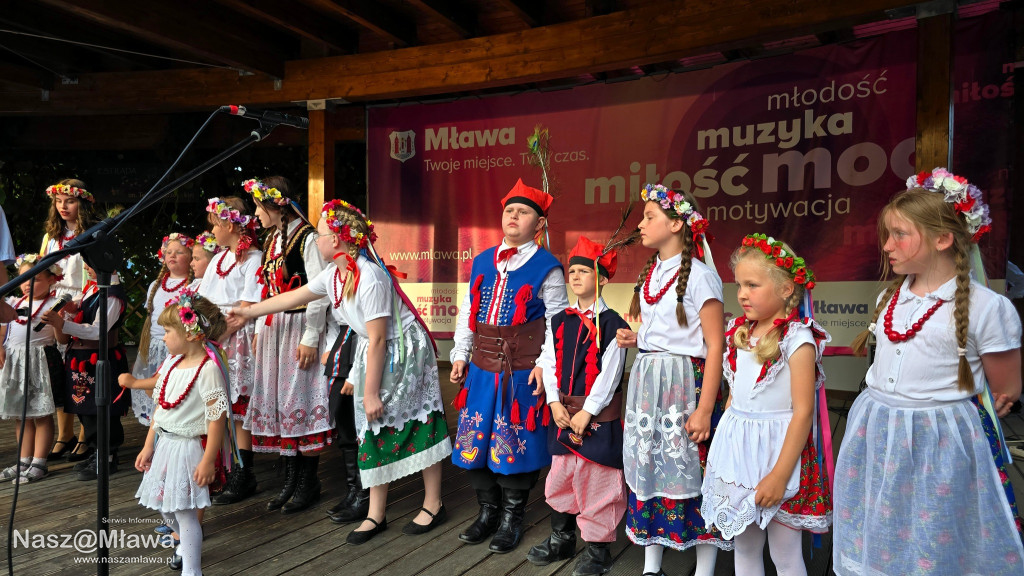 Zawkrzanie zachwycają publiczność na koncercie w Mławie