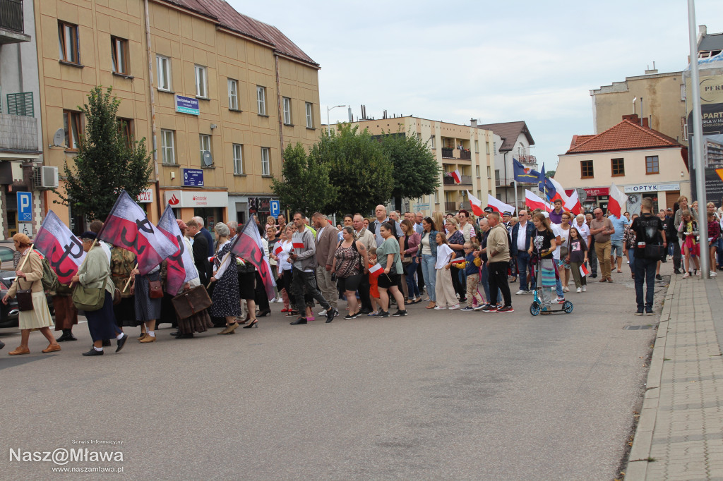 Mława zaśpiewała Powstańcom. Uroczystość uświetnili rekonstruktorzy