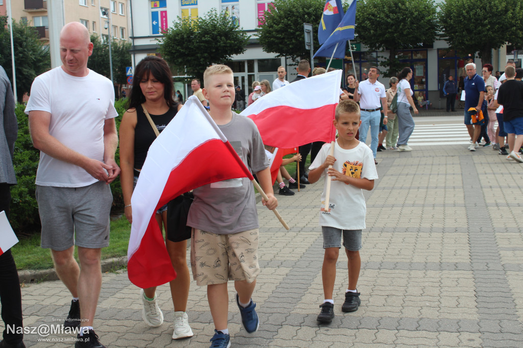 Mława zaśpiewała Powstańcom. Uroczystość uświetnili rekonstruktorzy
