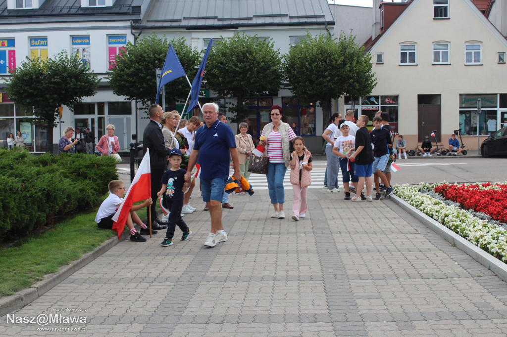 Mława zaśpiewała Powstańcom. Uroczystość uświetnili rekonstruktorzy