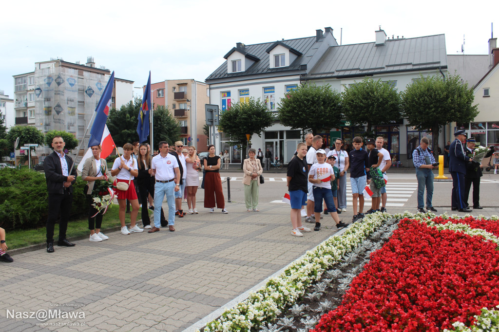 Mława zaśpiewała Powstańcom. Uroczystość uświetnili rekonstruktorzy
