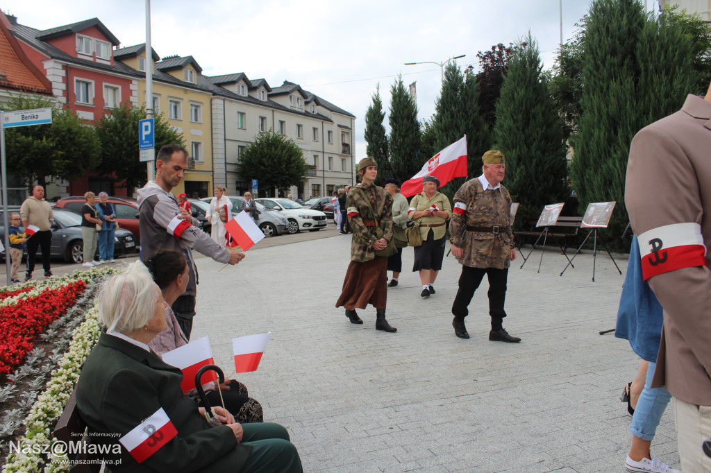 Mława zaśpiewała Powstańcom. Uroczystość uświetnili rekonstruktorzy