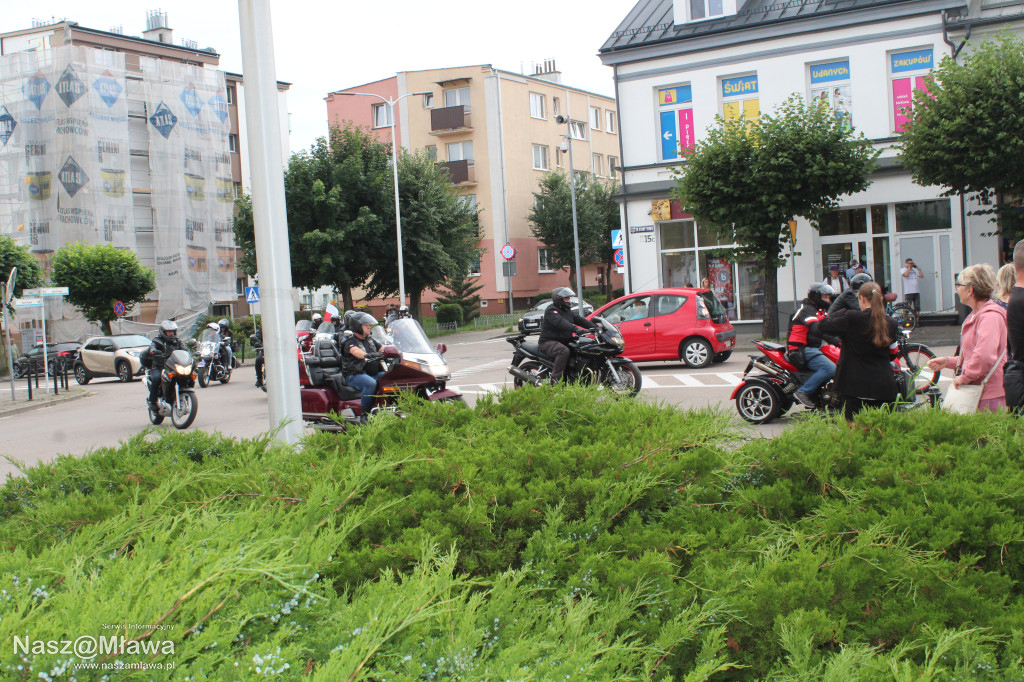 Mława zaśpiewała Powstańcom. Uroczystość uświetnili rekonstruktorzy