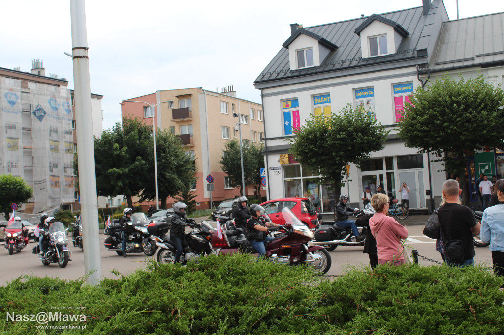 Mława zaśpiewała Powstańcom. Uroczystość uświetnili rekonstruktorzy