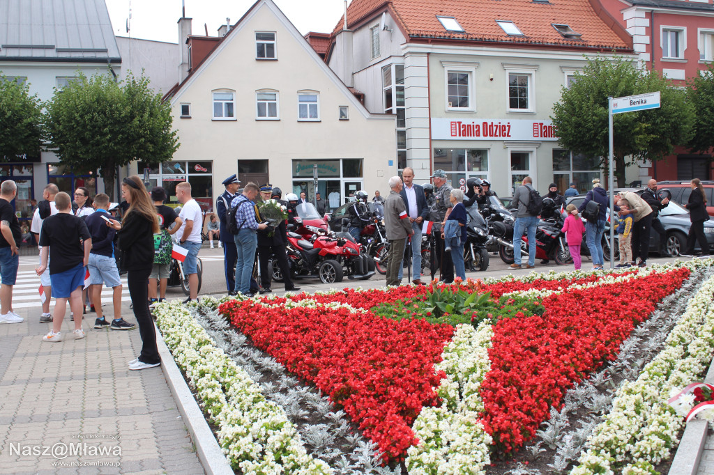 Mława zaśpiewała Powstańcom. Uroczystość uświetnili rekonstruktorzy