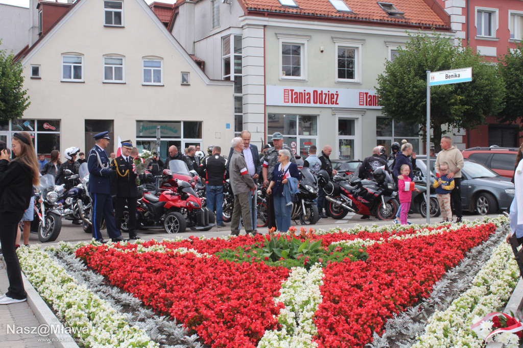 Mława zaśpiewała Powstańcom. Uroczystość uświetnili rekonstruktorzy