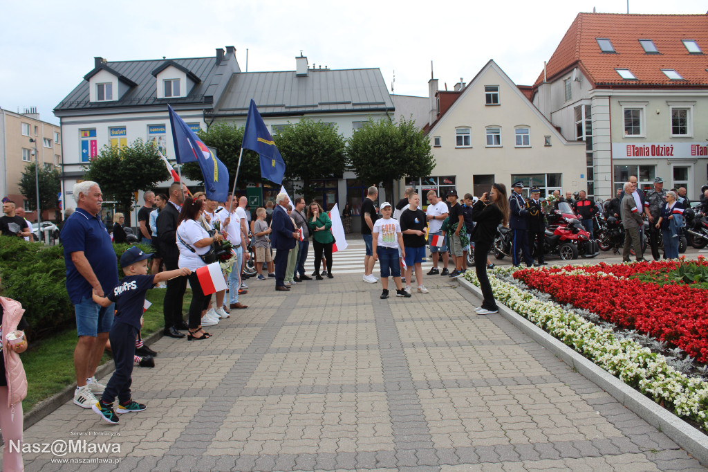 Mława zaśpiewała Powstańcom. Uroczystość uświetnili rekonstruktorzy