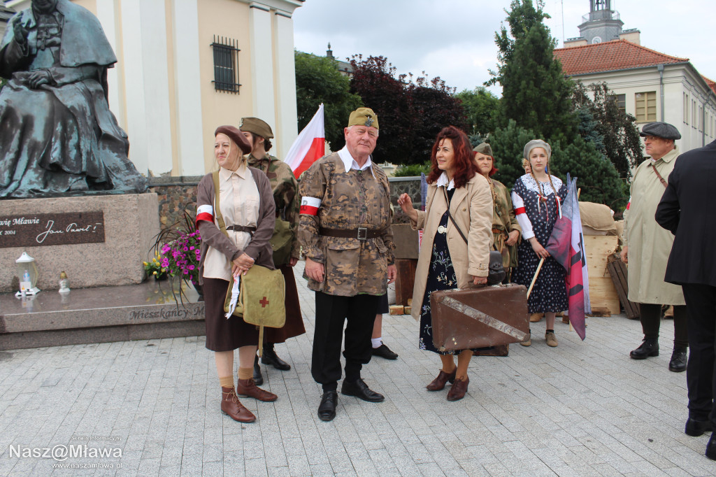 Mława zaśpiewała Powstańcom. Uroczystość uświetnili rekonstruktorzy