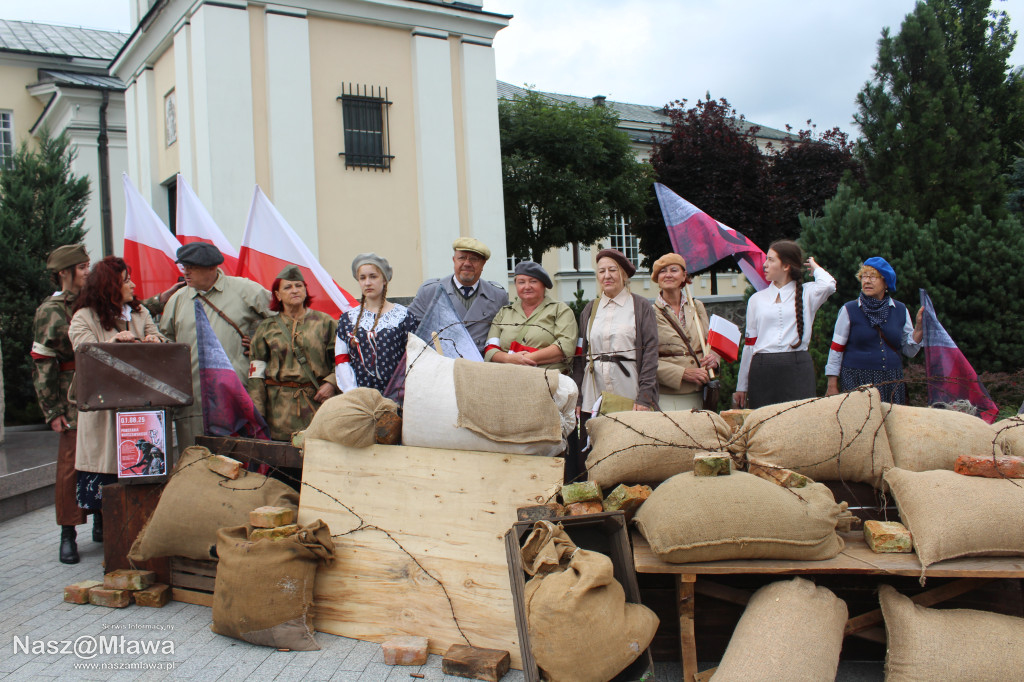 Mława zaśpiewała Powstańcom. Uroczystość uświetnili rekonstruktorzy