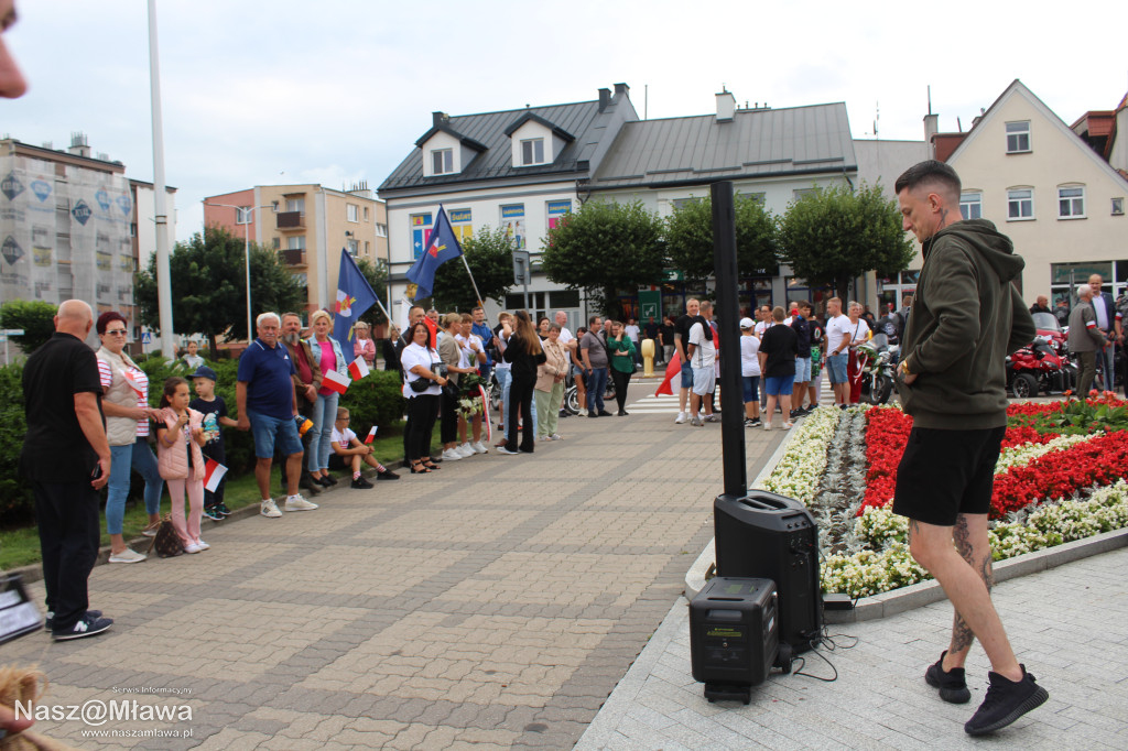 Mława zaśpiewała Powstańcom. Uroczystość uświetnili rekonstruktorzy