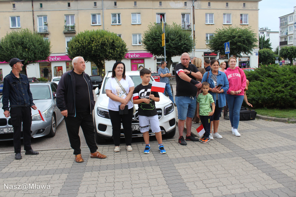 Mława zaśpiewała Powstańcom. Uroczystość uświetnili rekonstruktorzy