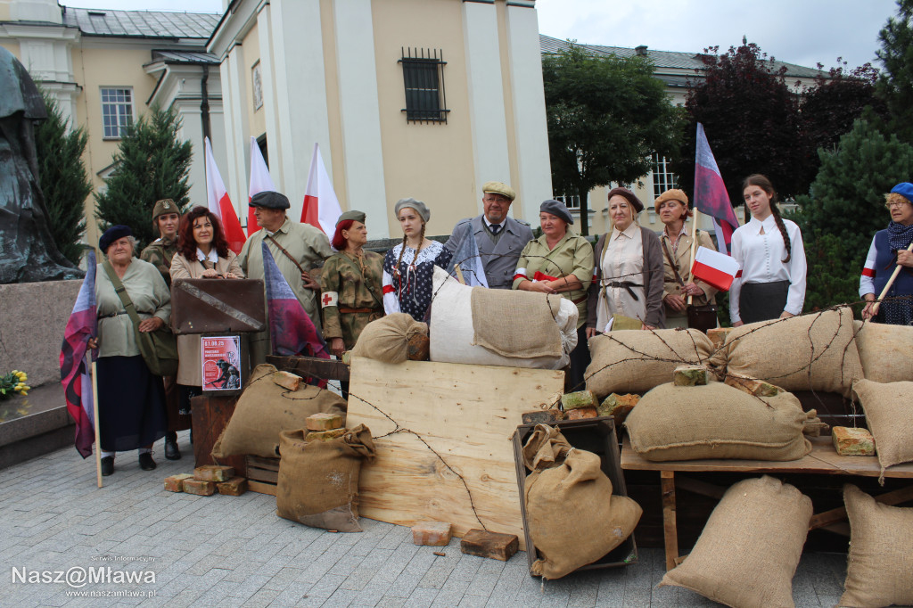 Mława zaśpiewała Powstańcom. Uroczystość uświetnili rekonstruktorzy
