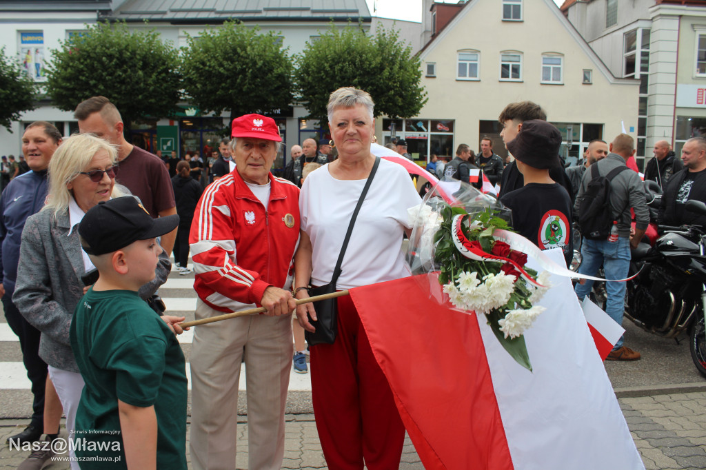 Mława zaśpiewała Powstańcom. Uroczystość uświetnili rekonstruktorzy