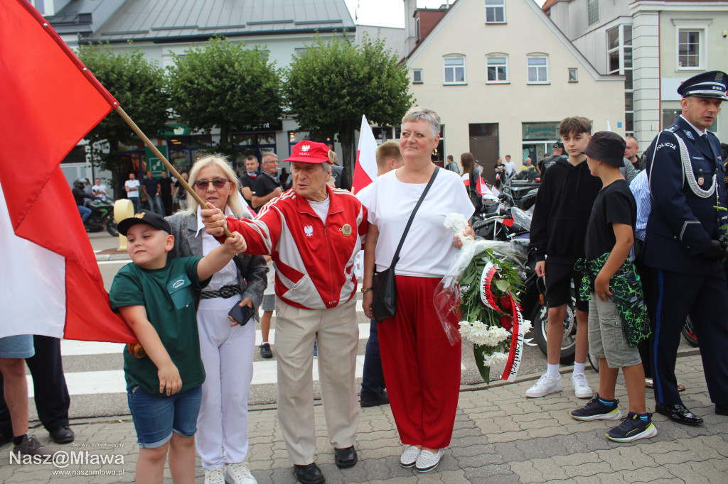 Mława zaśpiewała Powstańcom. Uroczystość uświetnili rekonstruktorzy