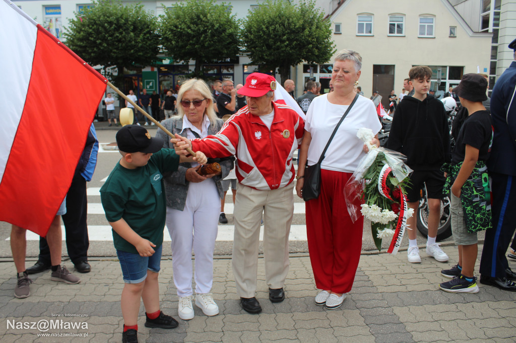 Mława zaśpiewała Powstańcom. Uroczystość uświetnili rekonstruktorzy