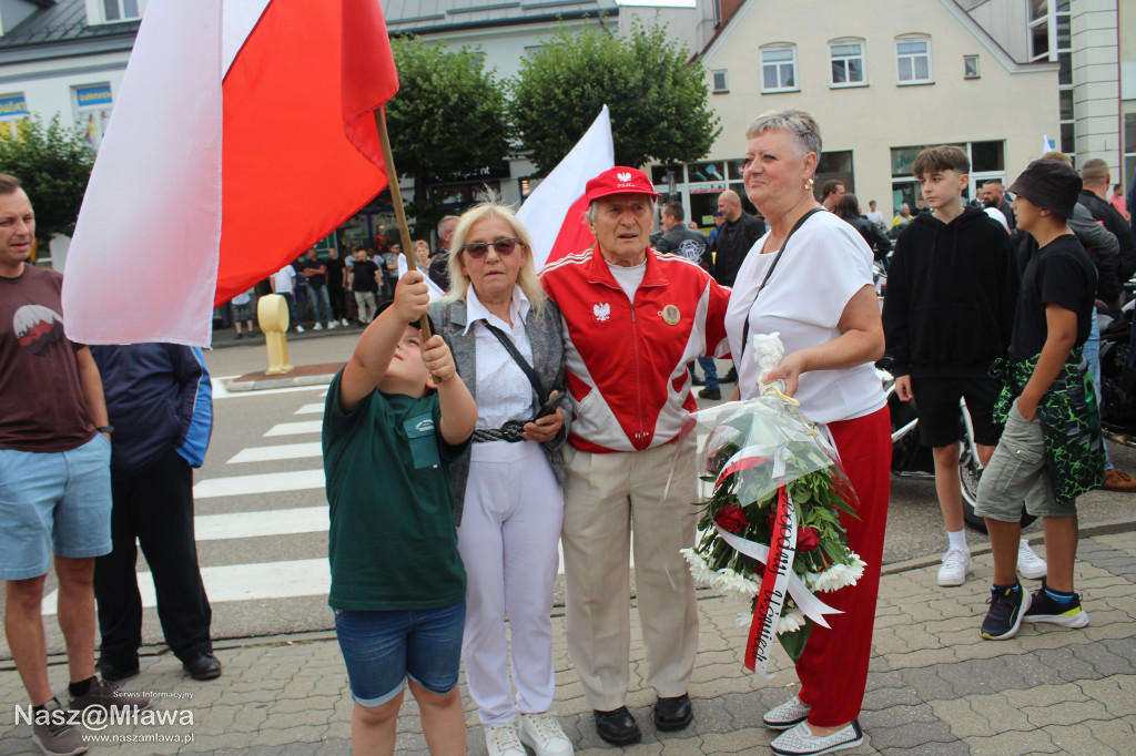 Mława zaśpiewała Powstańcom. Uroczystość uświetnili rekonstruktorzy