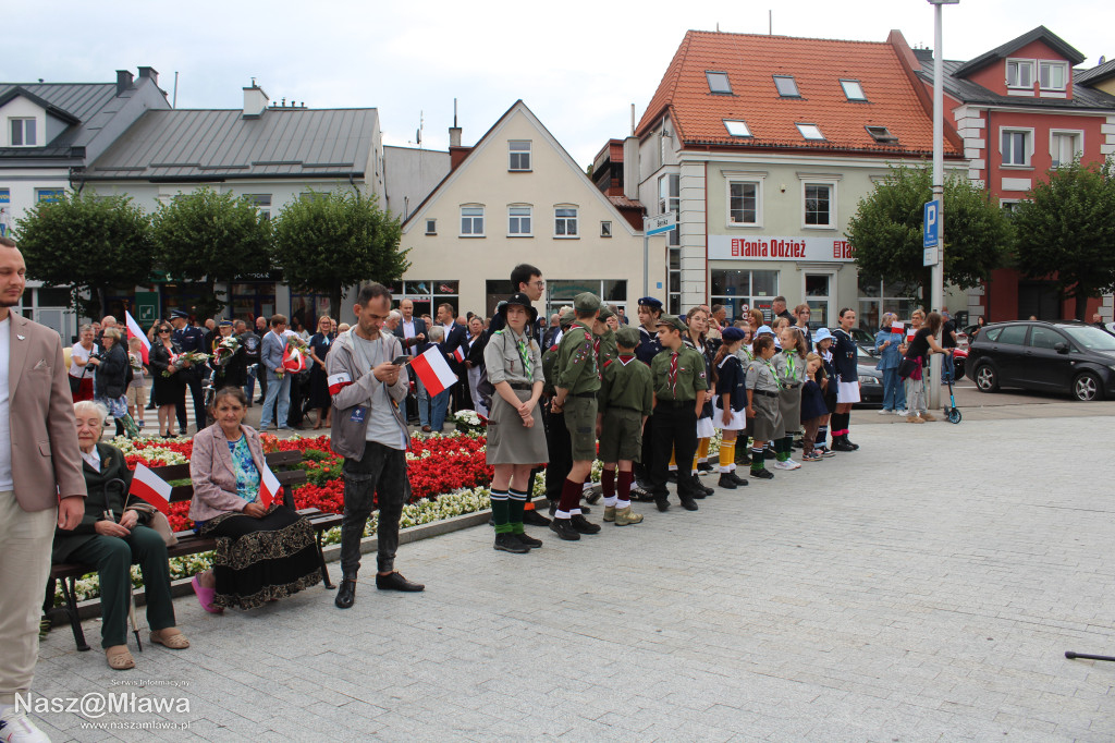 Mława zaśpiewała Powstańcom. Uroczystość uświetnili rekonstruktorzy