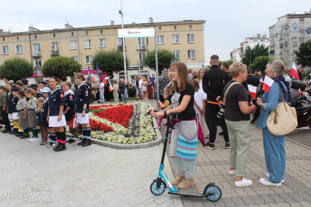Mława zaśpiewała Powstańcom. Uroczystość uświetnili rekonstruktorzy