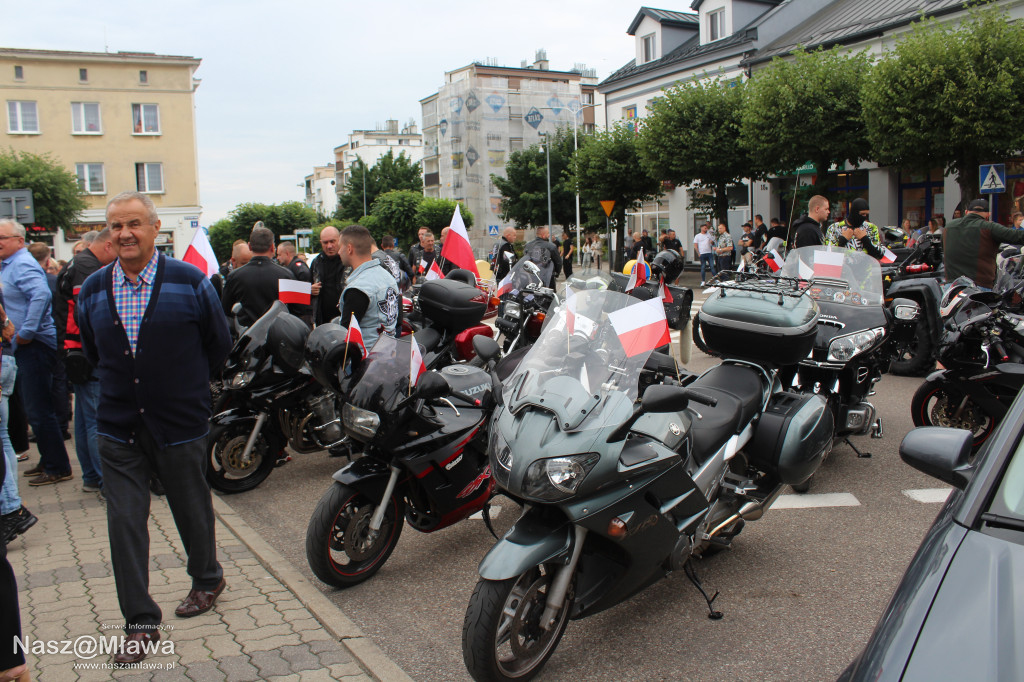 Mława zaśpiewała Powstańcom. Uroczystość uświetnili rekonstruktorzy