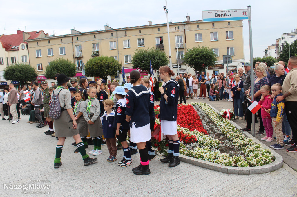 Mława zaśpiewała Powstańcom. Uroczystość uświetnili rekonstruktorzy
