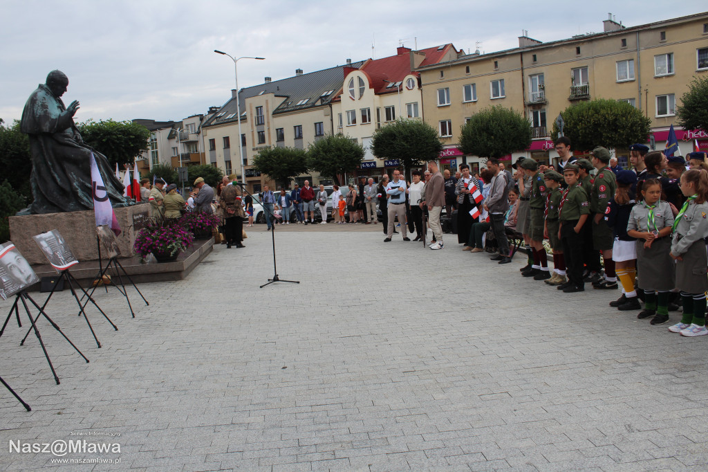 Mława zaśpiewała Powstańcom. Uroczystość uświetnili rekonstruktorzy