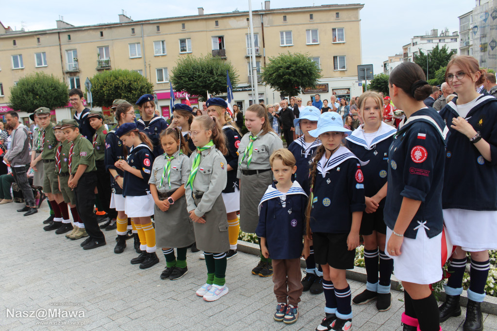 Mława zaśpiewała Powstańcom. Uroczystość uświetnili rekonstruktorzy