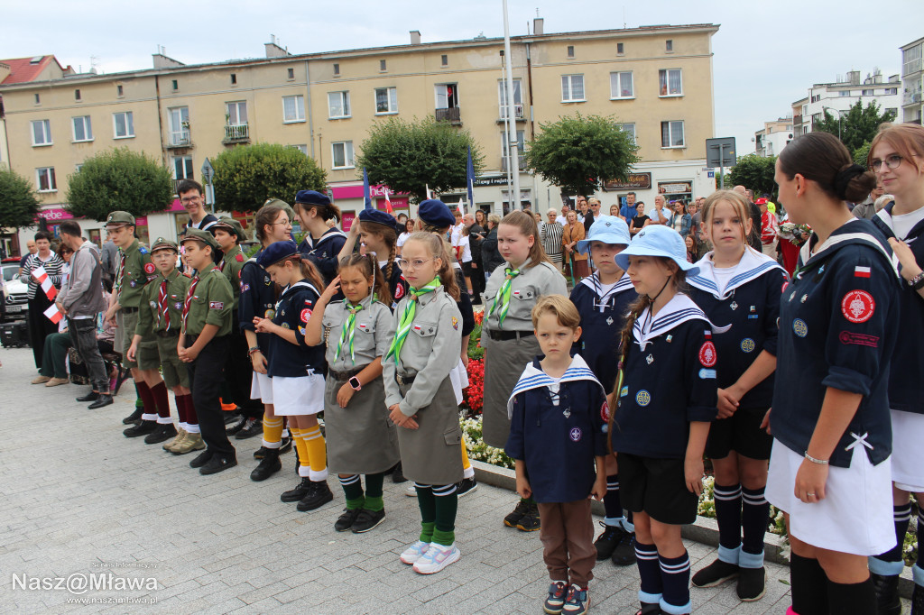 Mława zaśpiewała Powstańcom. Uroczystość uświetnili rekonstruktorzy