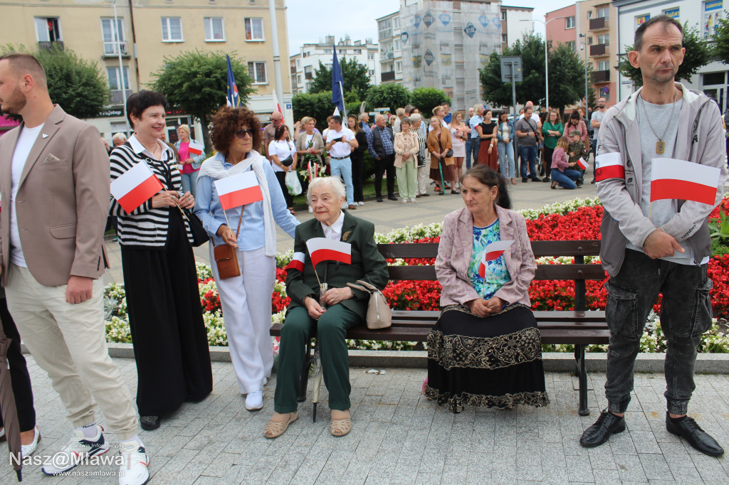 Mława zaśpiewała Powstańcom. Uroczystość uświetnili rekonstruktorzy