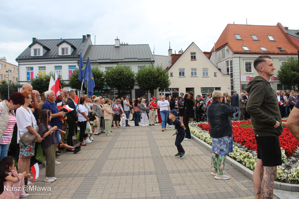 Mława zaśpiewała Powstańcom. Uroczystość uświetnili rekonstruktorzy