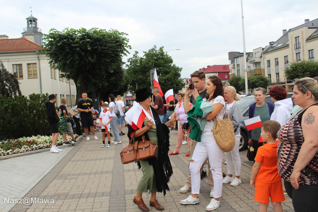 Mława zaśpiewała Powstańcom. Uroczystość uświetnili rekonstruktorzy