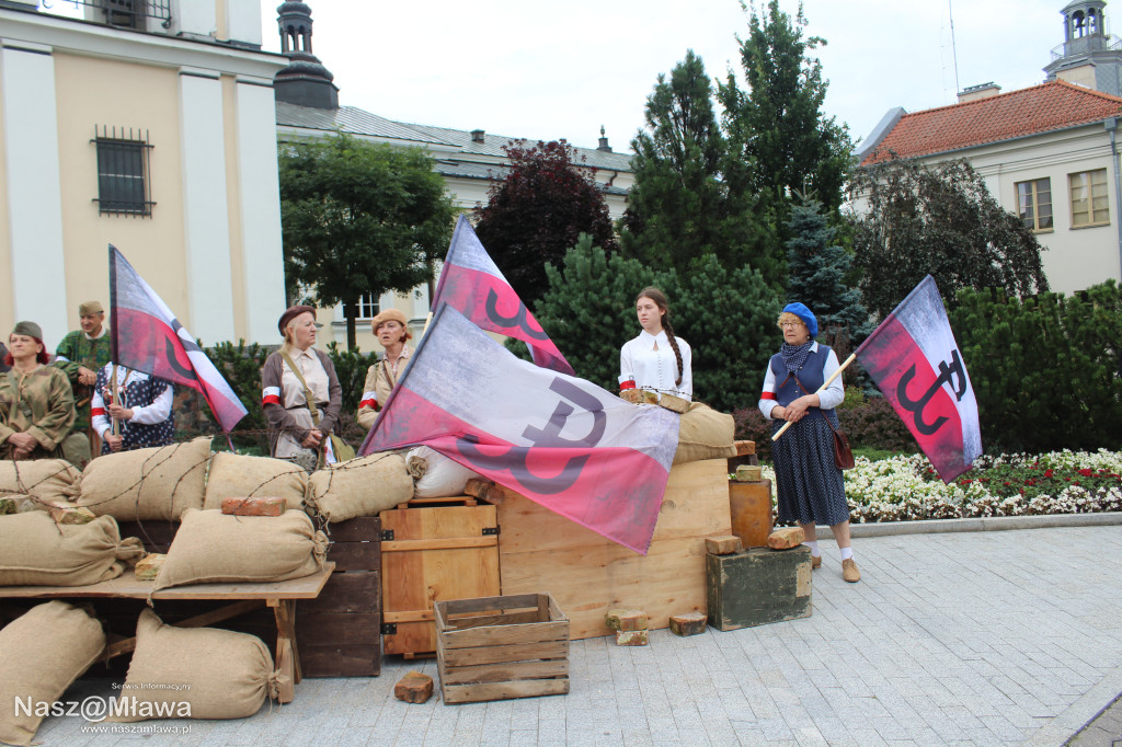 Mława zaśpiewała Powstańcom. Uroczystość uświetnili rekonstruktorzy
