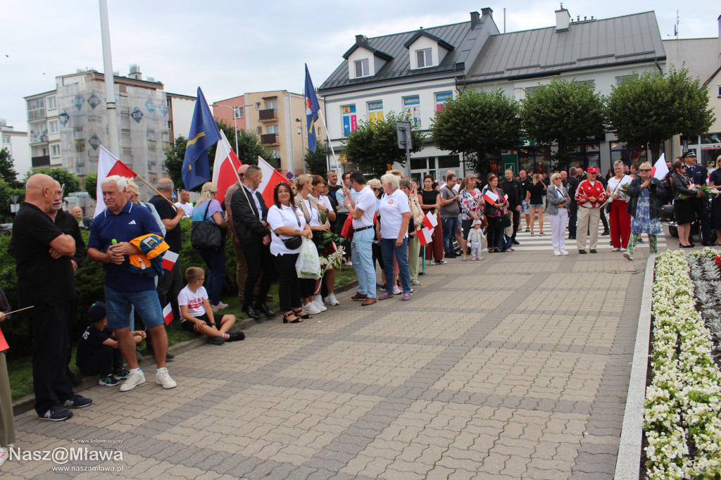 Mława zaśpiewała Powstańcom. Uroczystość uświetnili rekonstruktorzy