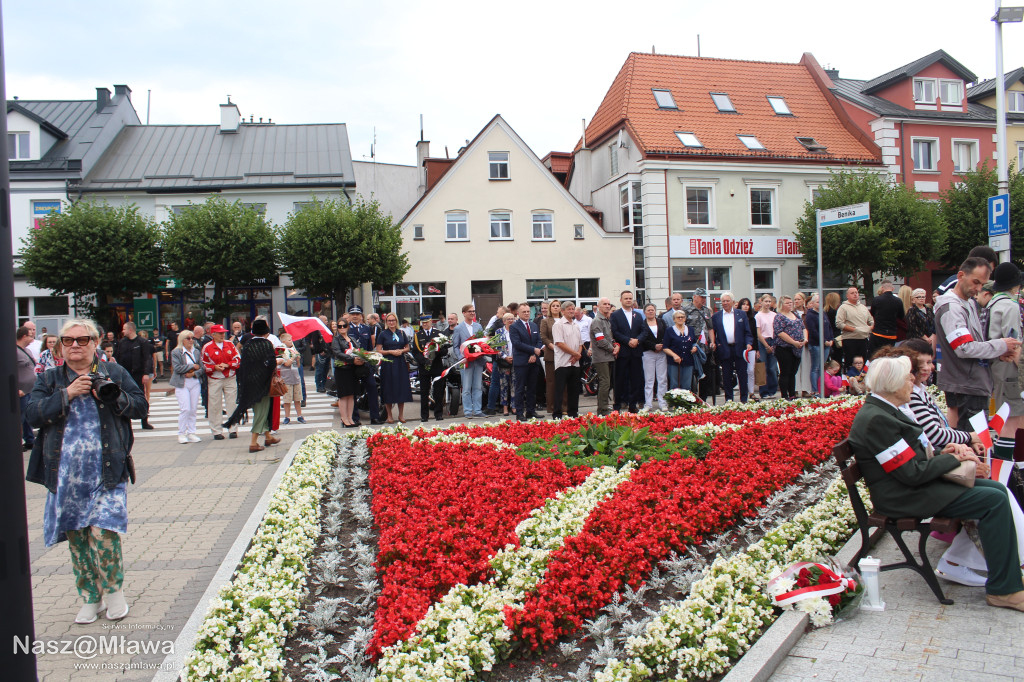 Mława zaśpiewała Powstańcom. Uroczystość uświetnili rekonstruktorzy