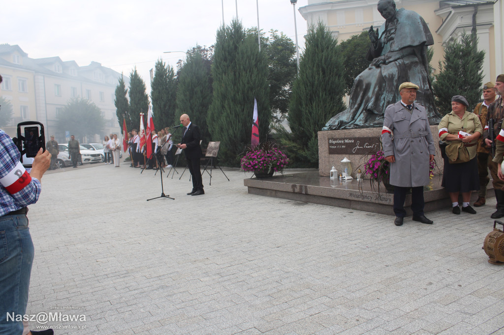 Mława zaśpiewała Powstańcom. Uroczystość uświetnili rekonstruktorzy