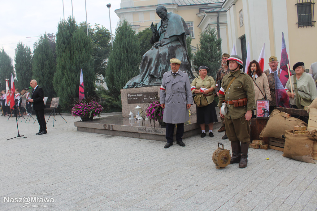 Mława zaśpiewała Powstańcom. Uroczystość uświetnili rekonstruktorzy