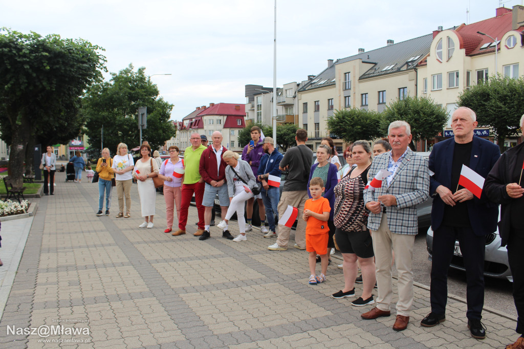 Mława zaśpiewała Powstańcom. Uroczystość uświetnili rekonstruktorzy