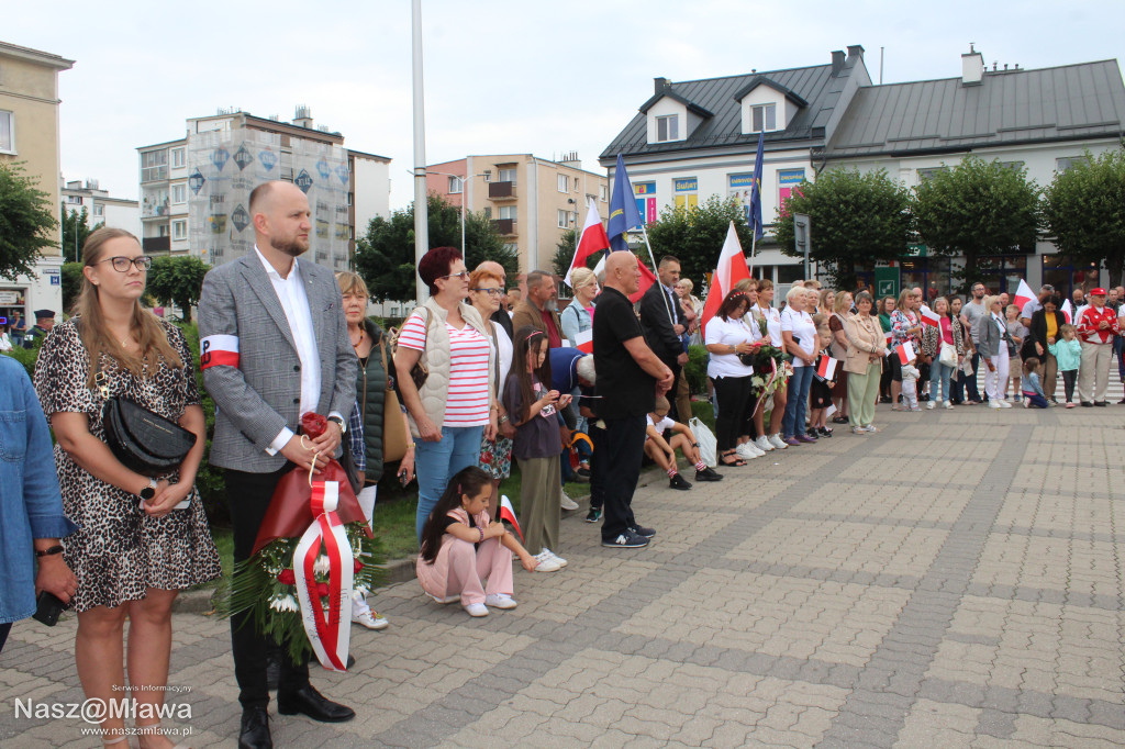 Mława zaśpiewała Powstańcom. Uroczystość uświetnili rekonstruktorzy
