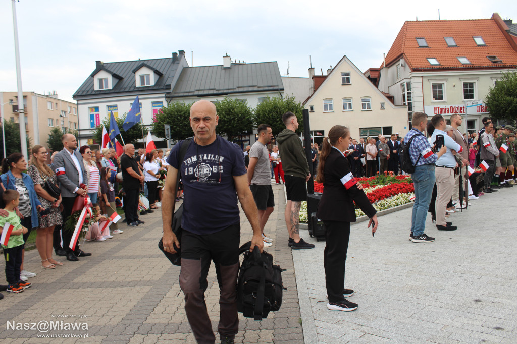 Mława zaśpiewała Powstańcom. Uroczystość uświetnili rekonstruktorzy
