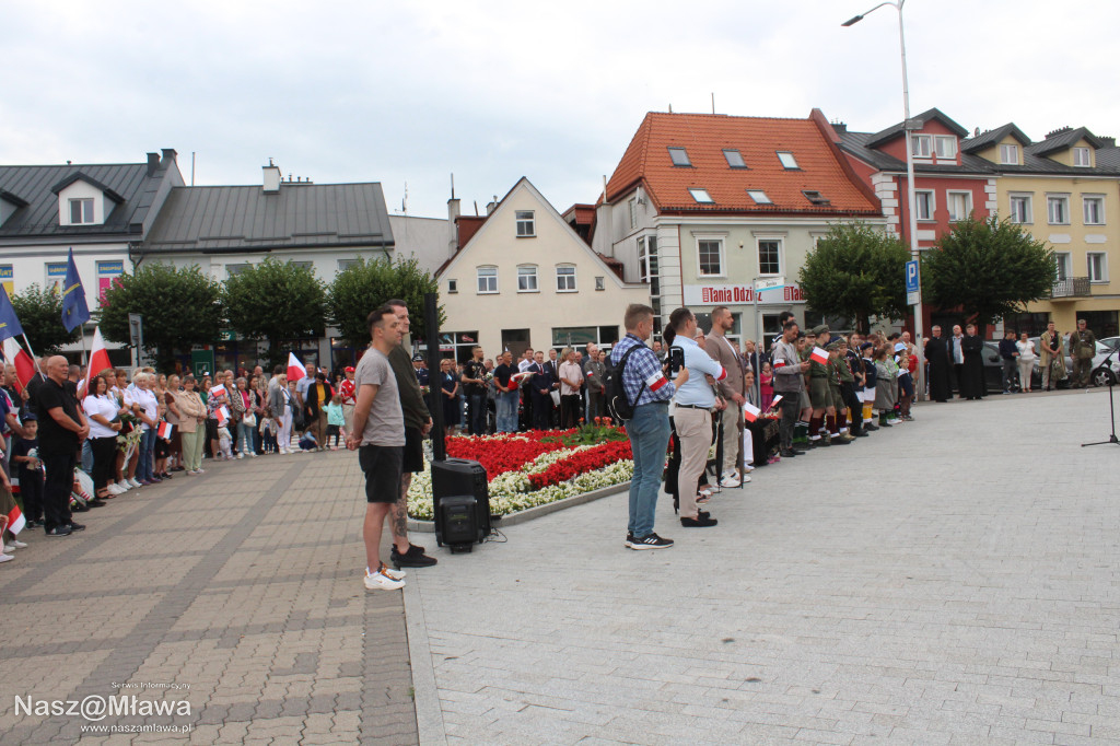 Mława zaśpiewała Powstańcom. Uroczystość uświetnili rekonstruktorzy