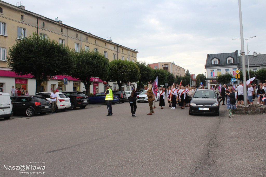 Mława zaśpiewała Powstańcom. Uroczystość uświetnili rekonstruktorzy