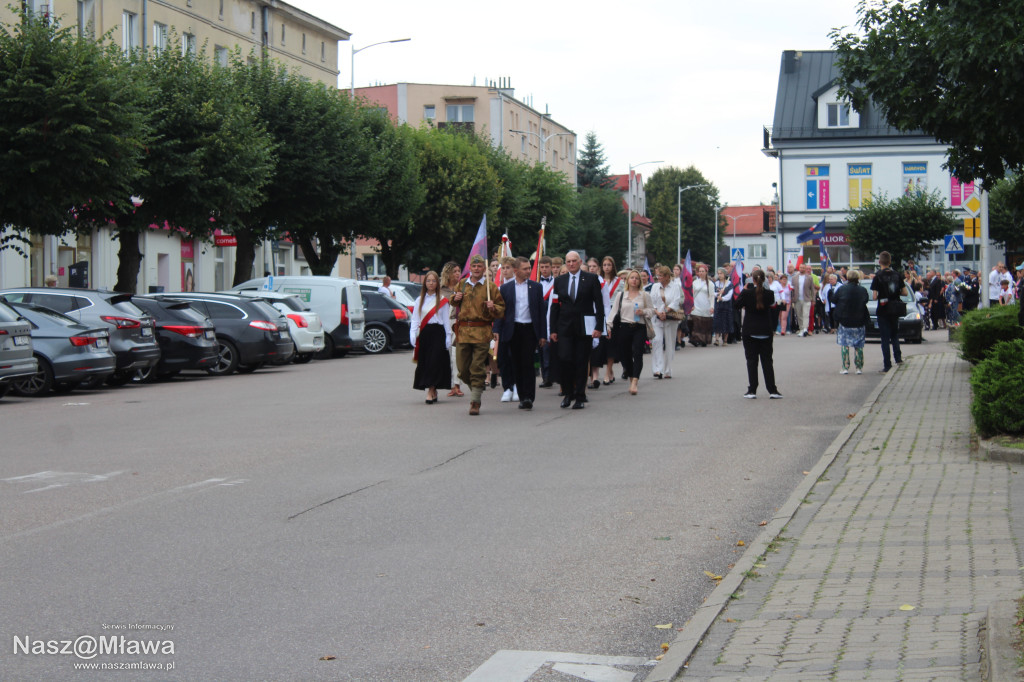 Mława zaśpiewała Powstańcom. Uroczystość uświetnili rekonstruktorzy