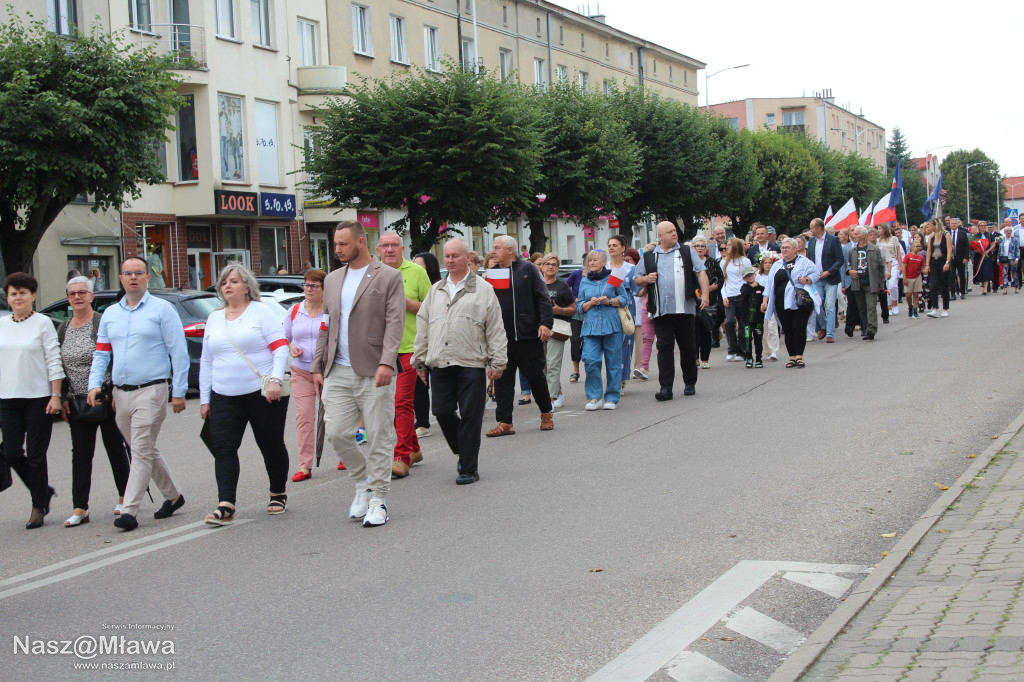 Mława zaśpiewała Powstańcom. Uroczystość uświetnili rekonstruktorzy