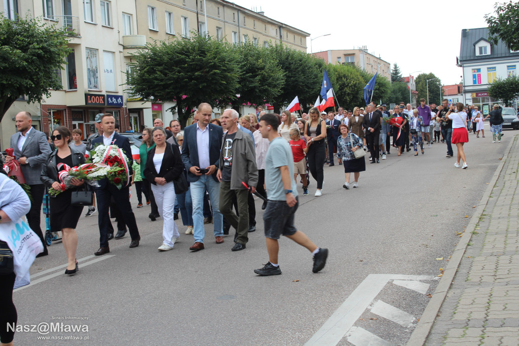 Mława zaśpiewała Powstańcom. Uroczystość uświetnili rekonstruktorzy