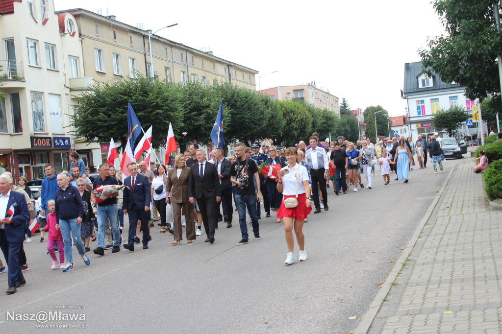 Mława zaśpiewała Powstańcom. Uroczystość uświetnili rekonstruktorzy