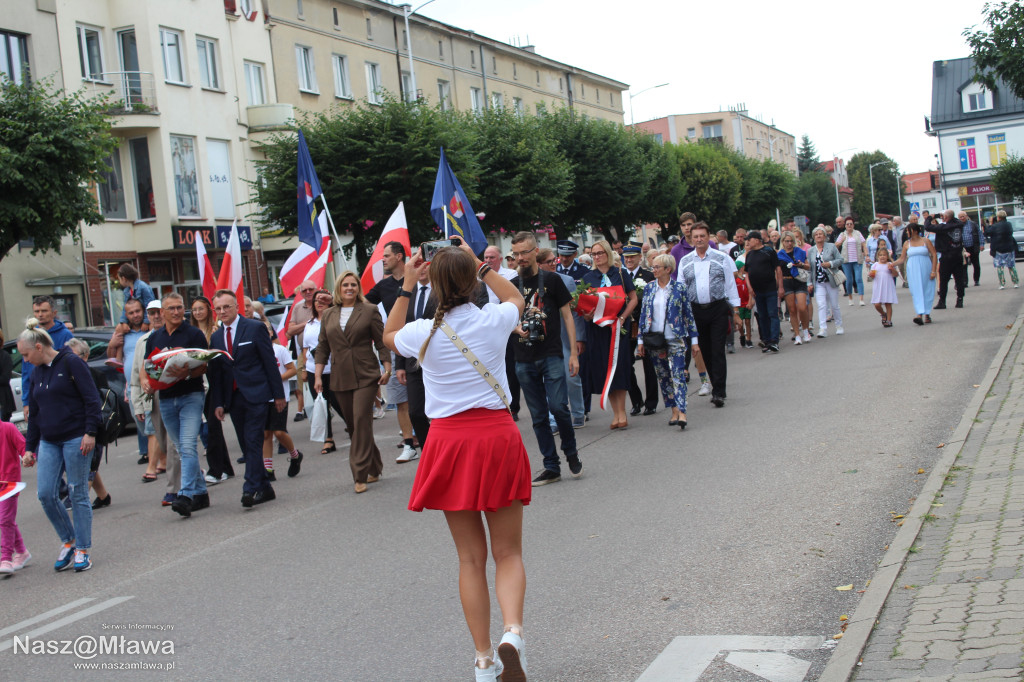 Mława zaśpiewała Powstańcom. Uroczystość uświetnili rekonstruktorzy
